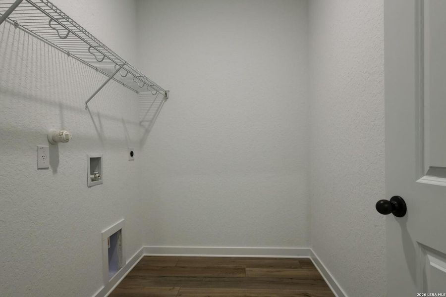 Spacious, unfurnished interior of a new home in Nopal Valley, San Antonio (Image 26).