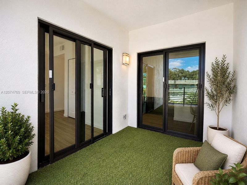 Exterior details and patio area of a home in , Hollywood (Image 24).