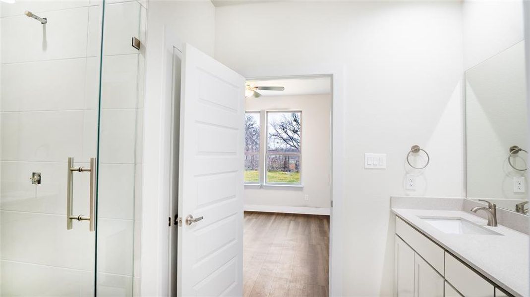 Furnished interior view inside a new home in , Alvarado (Image 9).
