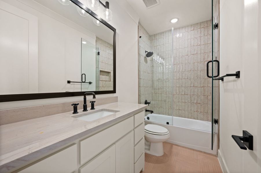 Furnished interior view inside a new home in Montclair, Prosper (Image 14).