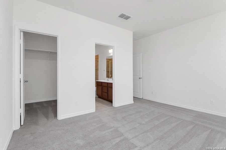 Spacious, unfurnished interior of a new home in The Granary - Heritage Collection, San Antonio (Image 13).