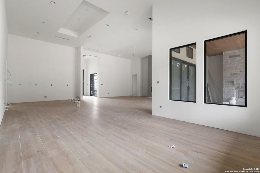 Spacious, unfurnished interior of a new home in , San Antonio (Image 15).