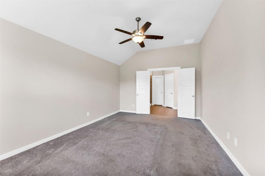 Spacious, unfurnished interior of a new home in Southwinds, Baytown (Image 22).