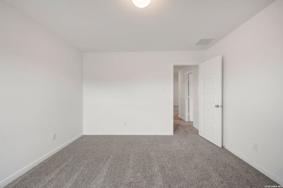 Spacious, unfurnished interior of a new home in Hickory Ridge Estates, Elmendorf (Image 29).