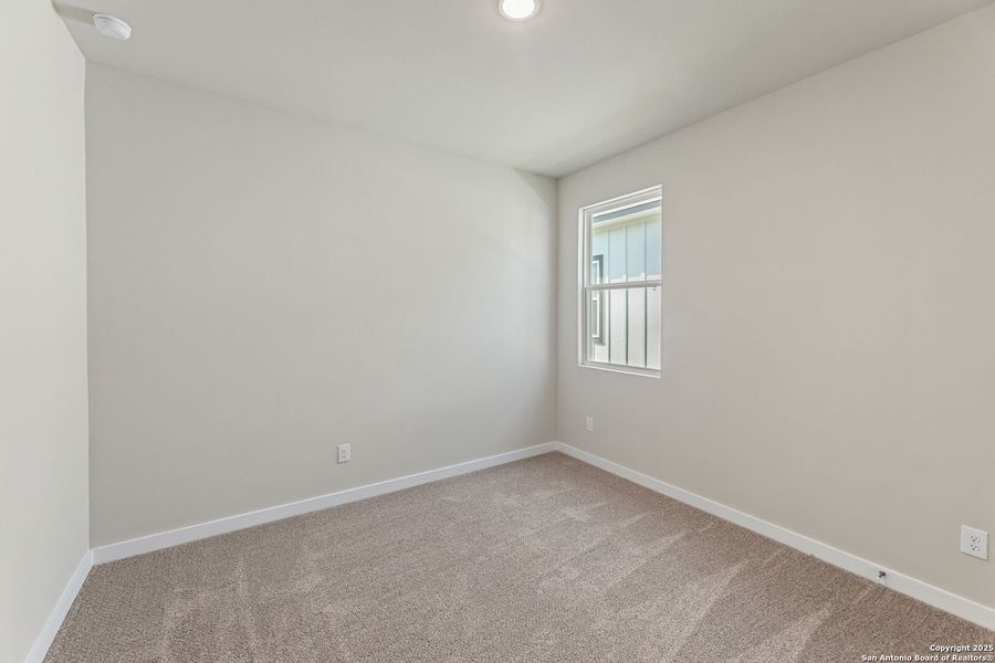 Spacious, unfurnished interior of a new home in Highland Ridge, New Braunfels (Image 28).