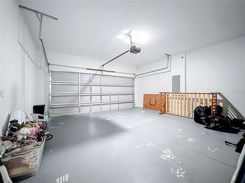 Spacious, unfurnished interior of a new home in , Ocala (Image 15).