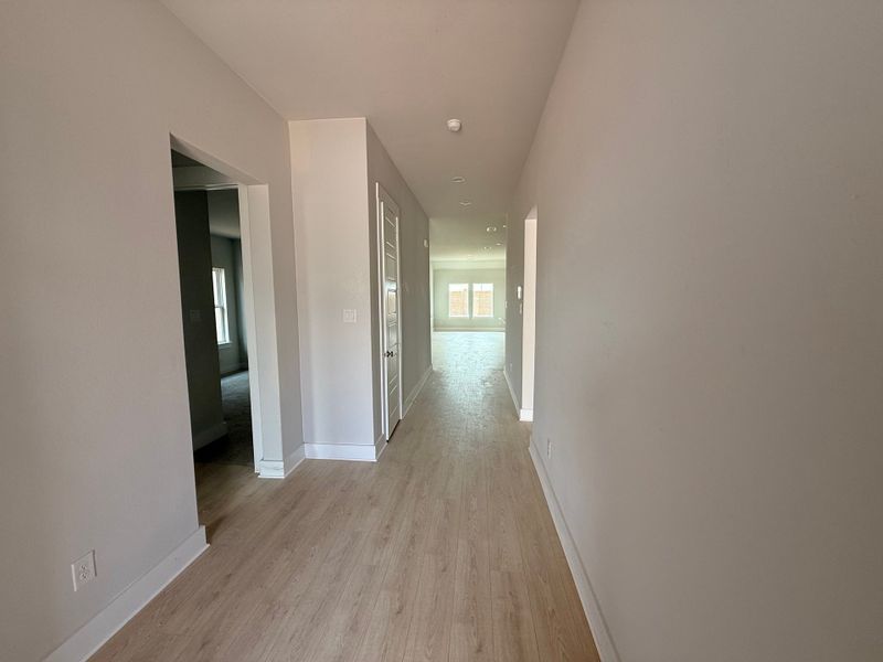 Spacious, unfurnished interior of a new home in Wildflower Ranch, Fort Worth (Image 17).