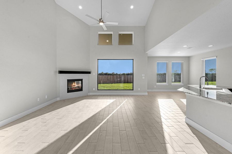 Spacious, unfurnished interior of a new home in Briarwood Crossing, Rosenberg (Image 20).