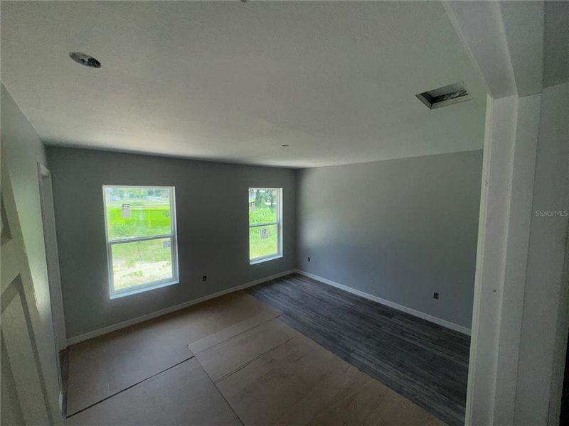 Spacious, unfurnished interior of a new home in , Ocala (Image 8).