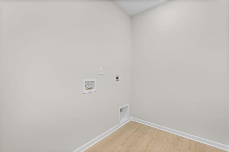 Spacious, unfurnished interior of a new home in Easton Park, Dallas (Image 18). Spacious, unfurnished interior of a new home in Easton Park, Dallas (Image 18).