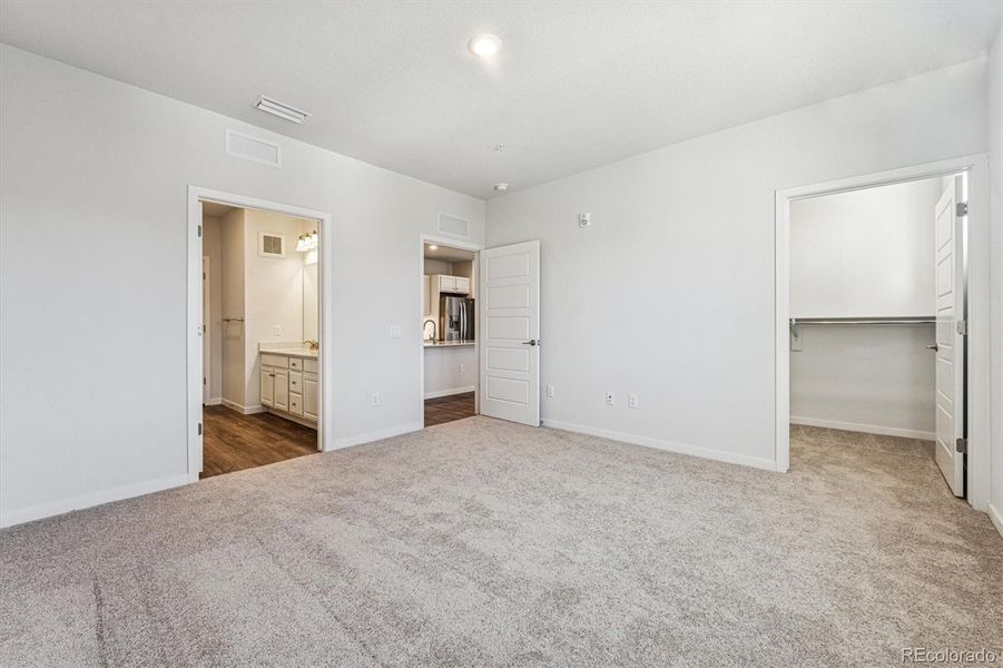 Spacious, unfurnished interior of a new home in Grand Vue at Interlocken, Broomfield (Image 6).