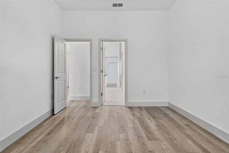 Spacious, unfurnished interior of a new home in , North Port (Image 21).