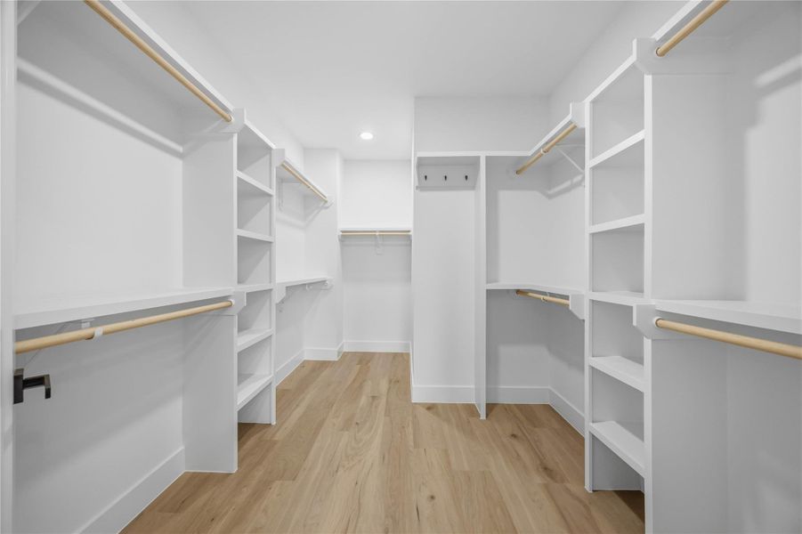 Spacious, unfurnished interior of a new home in , Houston (Image 38).