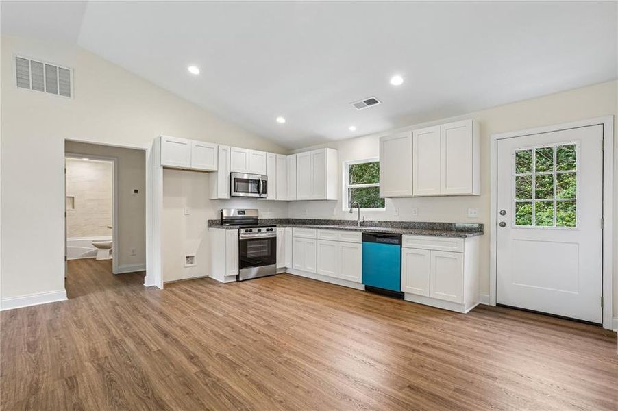 Furnished interior view inside a new home in , Jasper (Image 3).