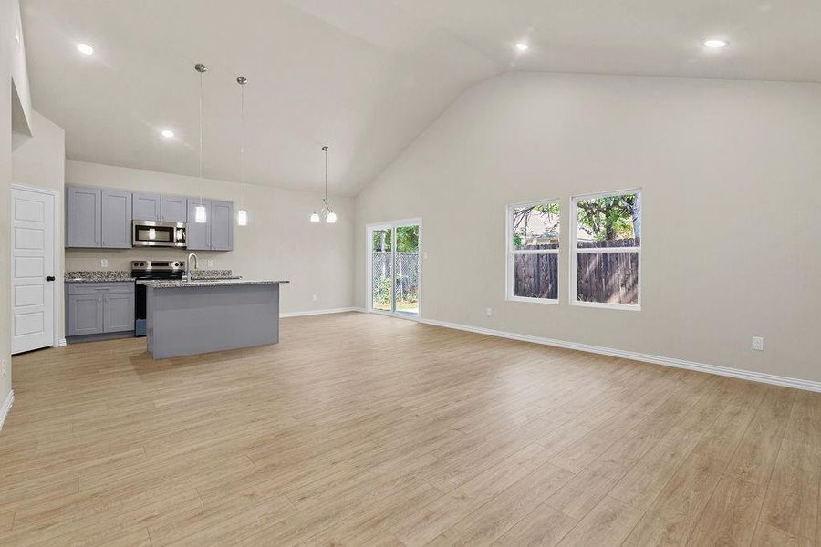 Spacious, unfurnished interior of a new home in , Fort Worth (Image 12).