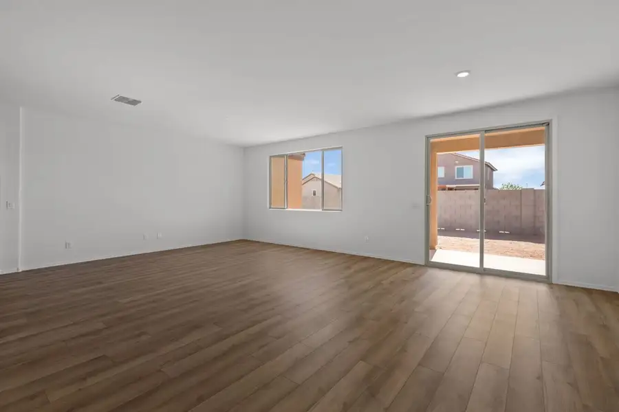 Spacious, unfurnished interior of a new home in Mystic Vista Enclaves, Buckeye (Image 4).