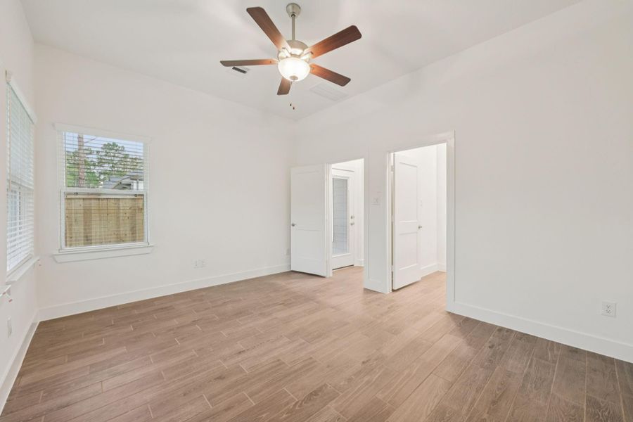 Spacious, unfurnished interior of a new home in Kresston 50's, Montgomery (Image 27).