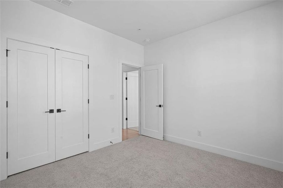 Spacious, unfurnished interior of a new home in , Alpharetta (Image 19).