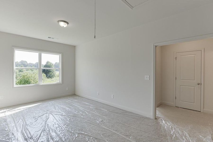 Spacious, unfurnished interior of a new home in , Jefferson (Image 24).
