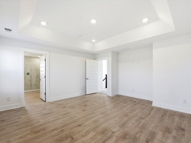 Spacious, unfurnished interior of a new home in The Coves at Lakes of Cane Bay II, Summerville (Image 14).