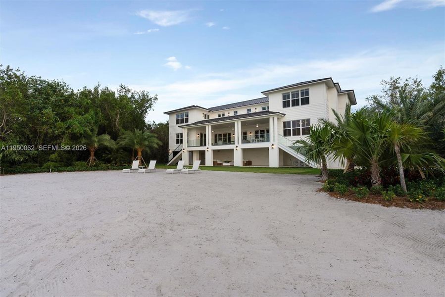 Exterior details and patio area of a home in , Islamorada, Village of Islands (Image 29).