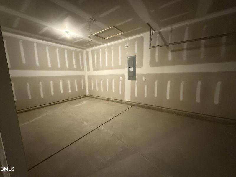 3 Car Garage! 3 Car Garage!