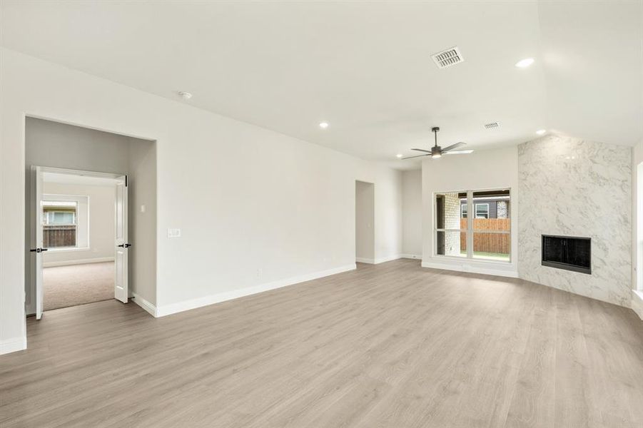 Spacious, unfurnished interior of a new home in Sunset Ridge, Alvarado (Image 28).