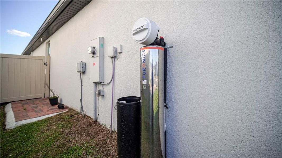 Exterior details and patio area of a home in , St. Cloud (Image 28).