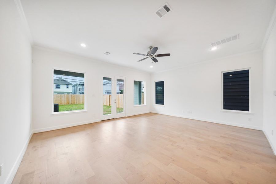 Representative unfurnished interior of a home built from the Geneva by Sandcastle Homes in Sunset Heights, Houston (Image 17). Representative unfurnished interior of a home built from the Geneva by Sandcastle Homes in Sunset Heights, Houston (Image 17).
