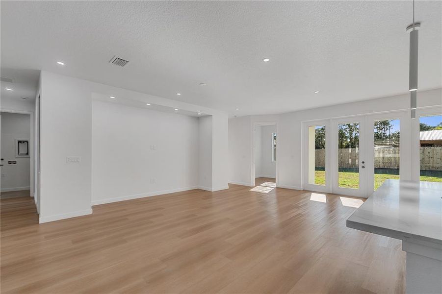Spacious, unfurnished interior of a new home in , Palm Bay (Image 12).