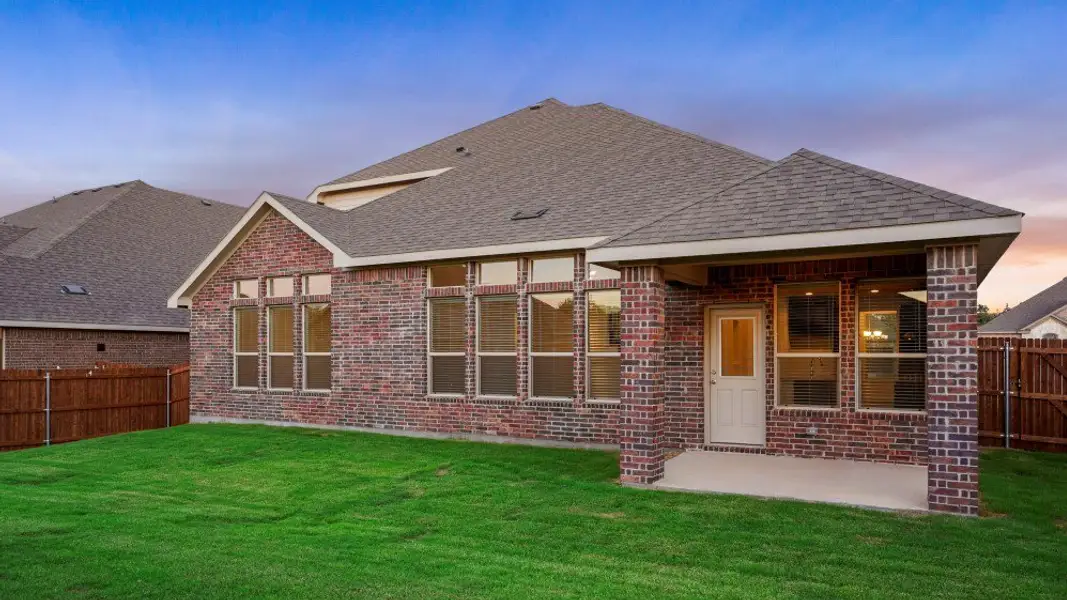 Representative exterior details of a home built from the Valley Spring by D.R. Horton in Eden Ranch, Arlington (Image 4).