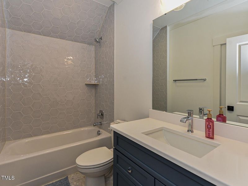 Interior - upstairs full bath - OK