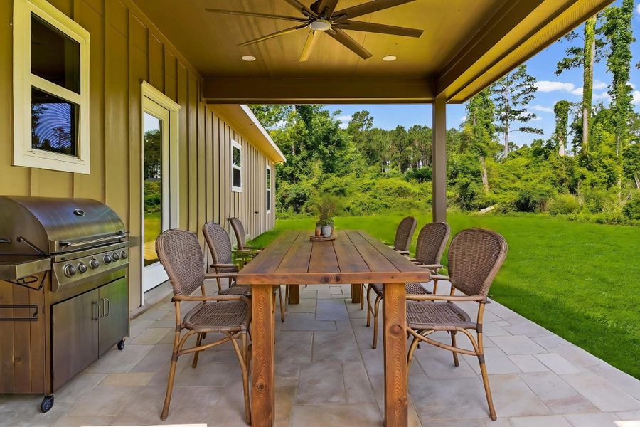 Exterior details and patio area of a home in , Onalaska (Image 3).