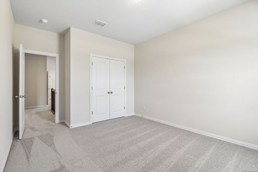 Spacious, unfurnished interior of a new home in Stream Waters, Seguin (Image 13).