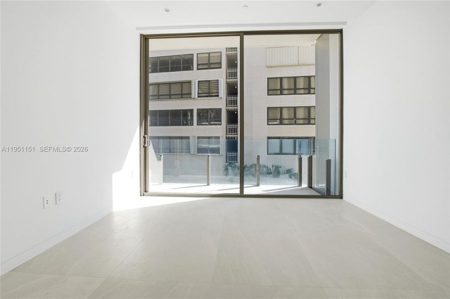 Spacious, unfurnished interior of a new home in , Miami (Image 29).