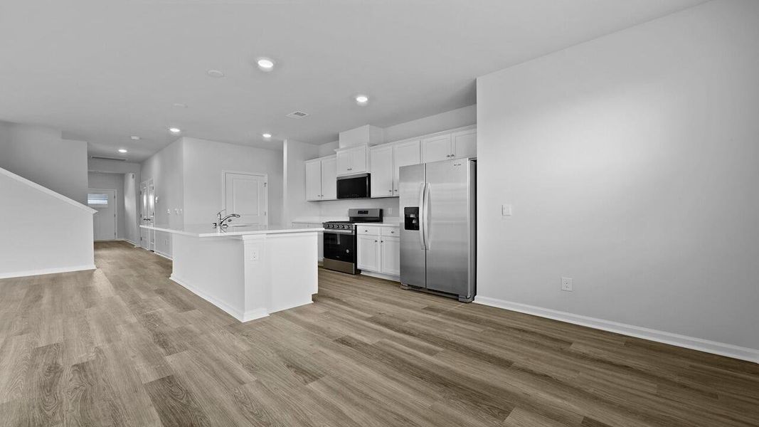 Spacious, unfurnished interior of a new home in Carolina Groves, Moncks Corner (Image 44).