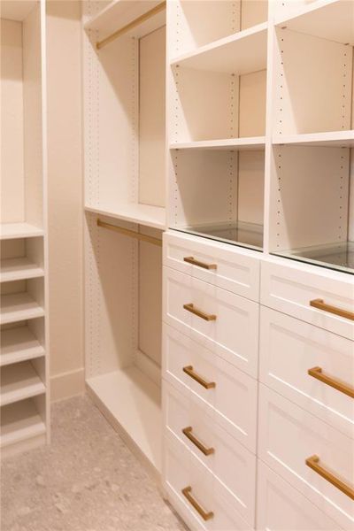 Close-up of interior finishes inside a home in , Dunnellon (Image 23).