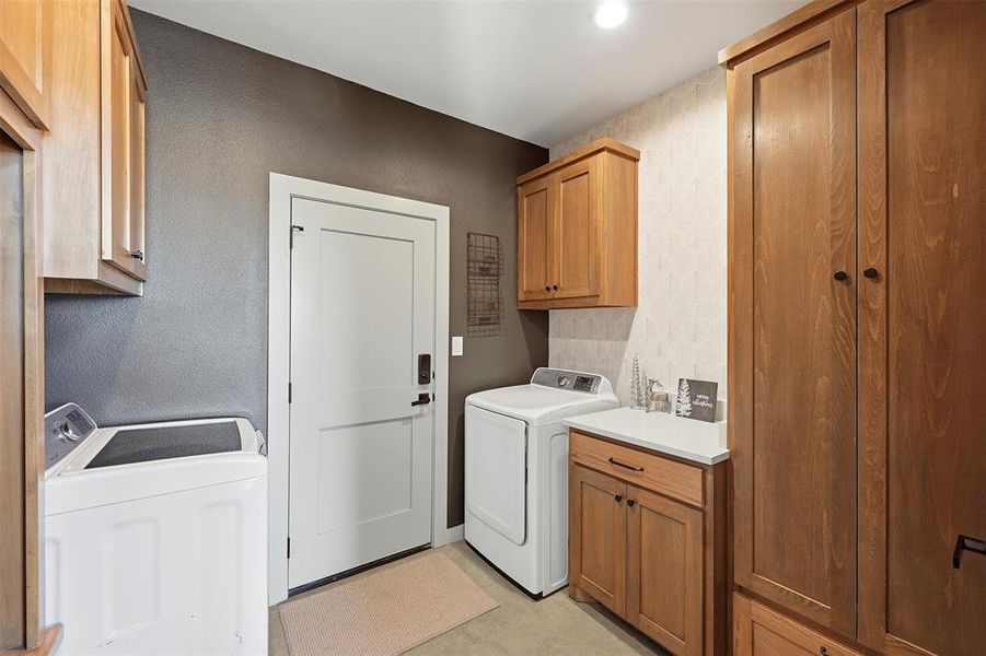 Furnished interior view inside a new home in , Lipan (Image 23).