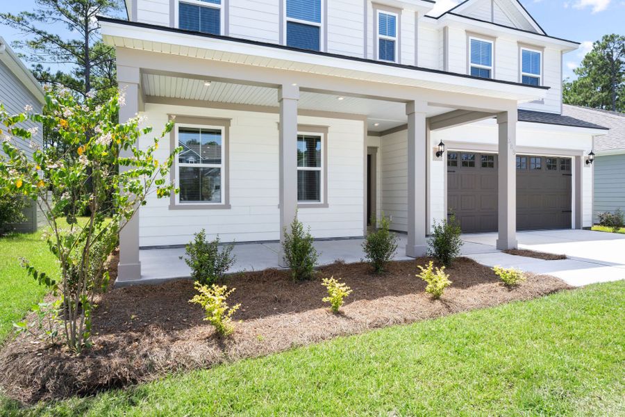 Exterior details and patio area of a home in Waterways, Richmond Hill (Image 4).