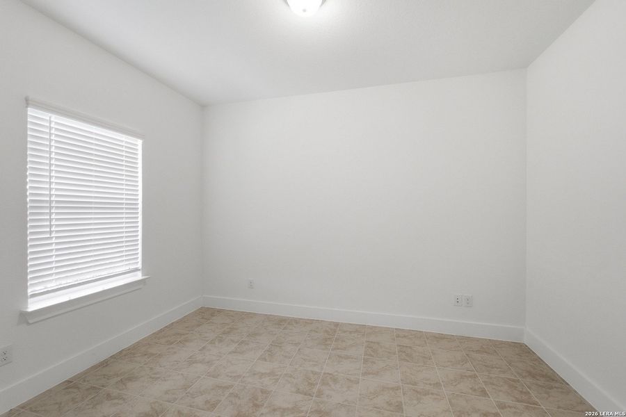 Spacious, unfurnished interior of a new home in Laurel Vistas, San Antonio (Image 24).