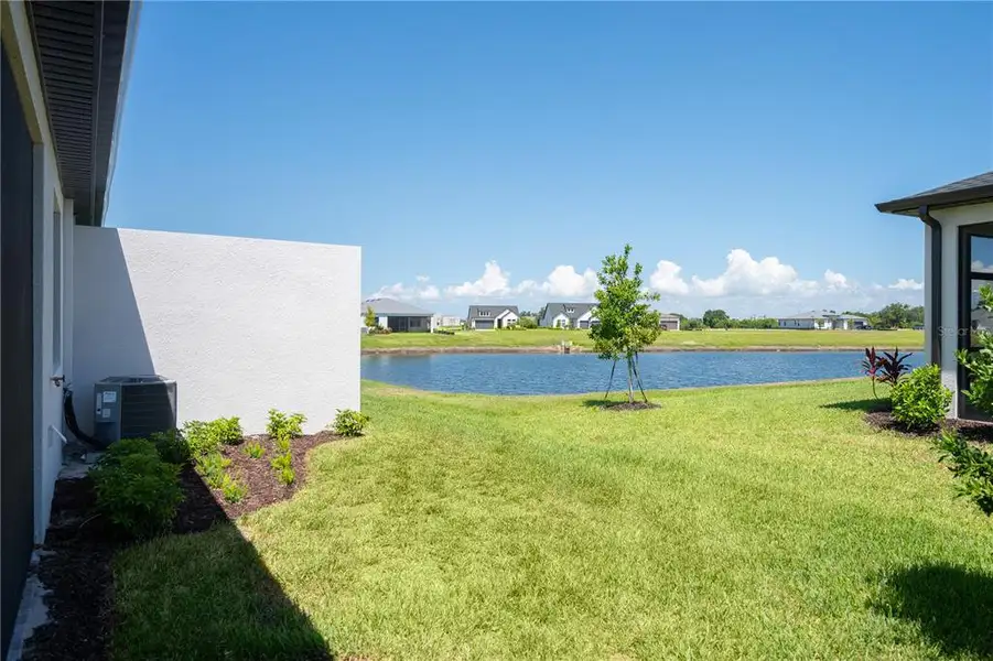 Exterior details and patio area of a home in , Apollo Beach (Image 3).