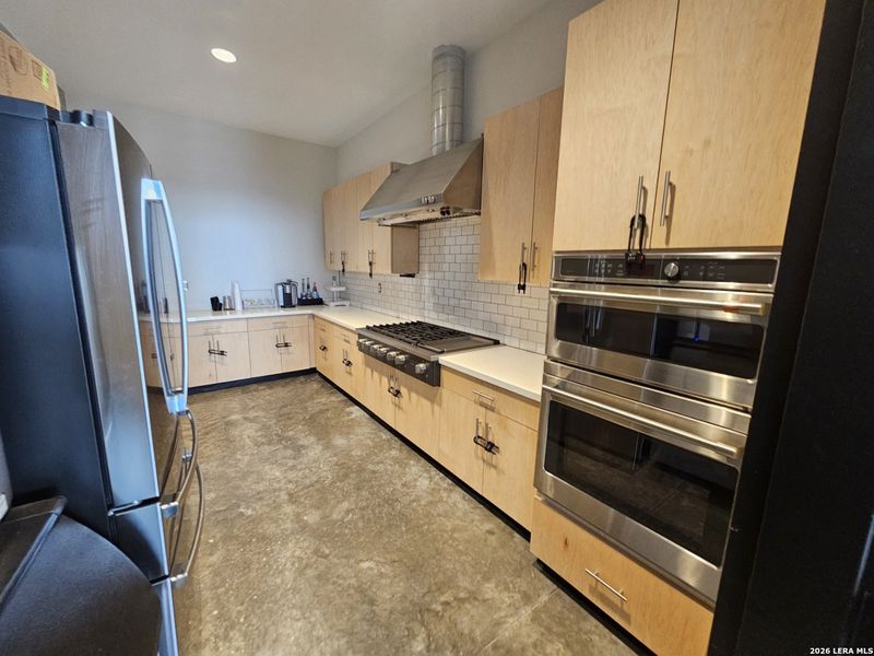 Furnished interior view inside a new home in , Seguin (Image 9).