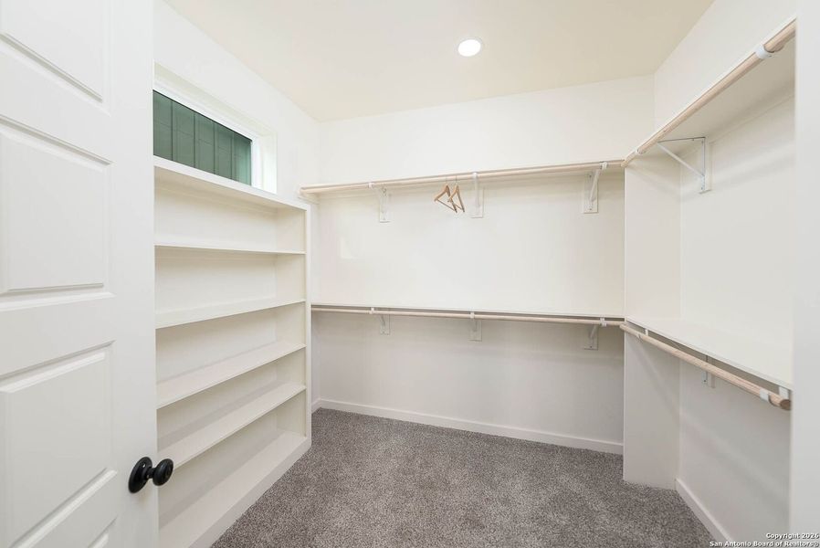 Spacious, unfurnished interior of a new home in , San Antonio (Image 20).