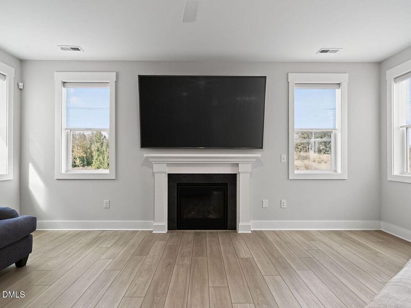 010-1280x960-living-room 010-1280x960-living-room