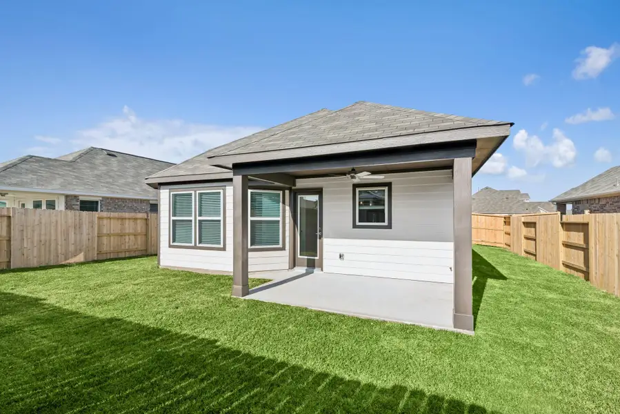 Exterior details and patio area of a home in Miller's Pond, Rosenberg (Image 4).