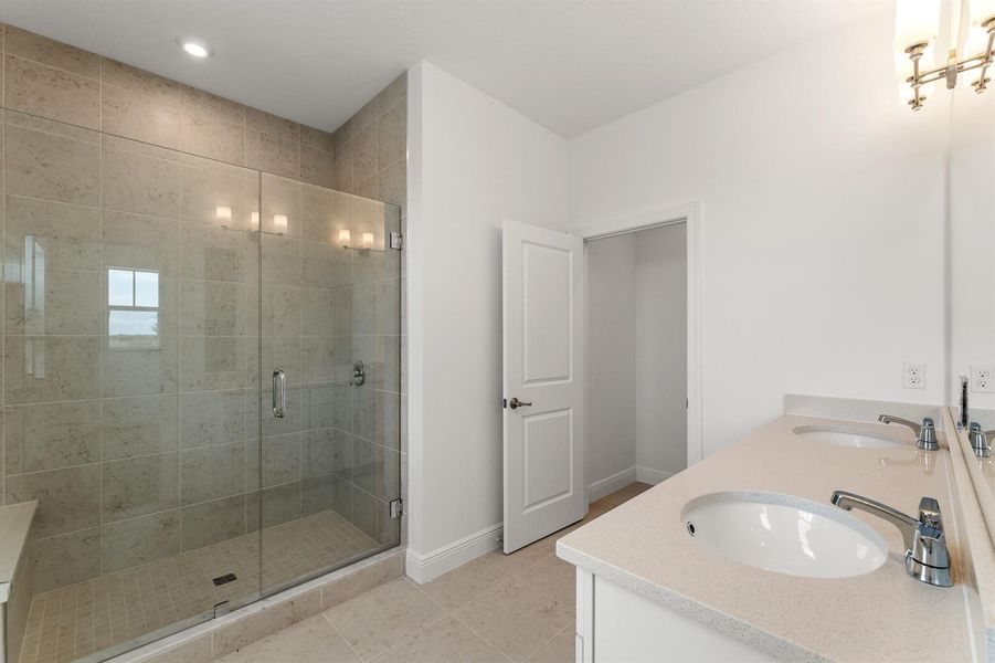 US_SEF_GLORIOSSA_LOT 198_OWNERS BATH