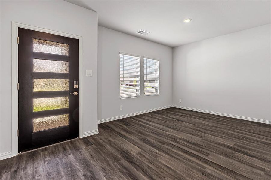 Spacious, unfurnished interior of a new home in Stratton Place, Greenville (Image 11).
