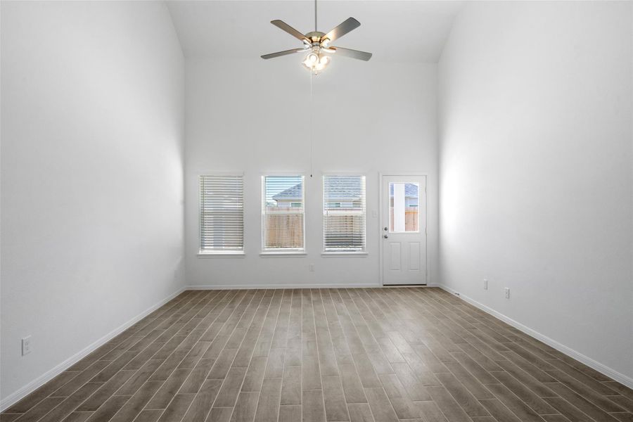 Spacious, unfurnished interior of a new home in Rollingbrook Estates, Baytown (Image 29).