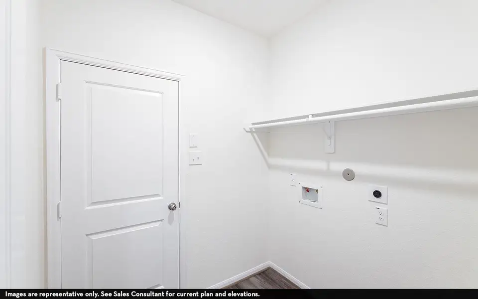 Spacious, unfurnished interior of a new home in Sunfield, Buda (Image 11). Spacious, unfurnished interior of a new home in Sunfield, Buda (Image 11).