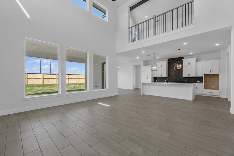 Spacious, unfurnished interior of a new home in Sienna, Missouri City (Image 9).